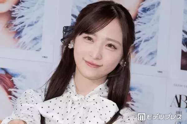 AKB48小栗有以、夏フェス衣装で美脚＆美ウエストちらり「スタイル抜群」「太陽より輝いてる」と絶賛の声