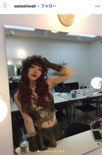 美人YouTuber「深夜まで頑張った」手作りロゼット披露「器用すぎる」「いろんな色があって可愛い」と絶賛の声