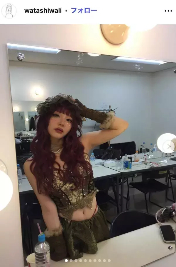 美人YouTuber「深夜まで頑張った」手作りロゼット披露「器用すぎる」「いろんな色があって可愛い」と絶賛の声