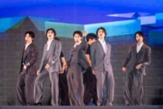 WayV、全員スーツ×メガネで色気放出 テンは愛嬌溢れる自己紹介「天才猫ちゃん」【SMTOWN LIVE 2025-26 in FUKUOKA】