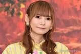 「中川翔子、手を繋いで眠る双子の姿公開 兄のおすわりショット＆弟の“半目”寝顔も「すくすく成長してる」「尊くてメロメロ」」の画像1