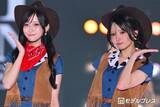 「≒JOY市原愛弓＆山田杏佳、カウガール風のミニ丈衣装着こなし「新鮮で可愛すぎ」「双子みたい」と反響続々 【関コレ2026A/W】」の画像1