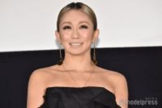 倖田來未、美脚＆胸元のぞくハイレグ衣装でダイナミックパフォーマンス「セクシーすぎる」「くぅちゃんしか着こなせない」と反響