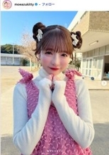 大食い女王・もえのあずき、白タイツ×ミニスカコーデ披露「スタイル抜群」「脚綺麗」と反響