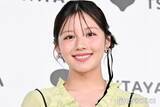 「渡邉美穂、美脚際立つ映画「おそ松さん」トト子ちゃん衣装姿が話題「足細すぎます」「画面から出てきたみたい」」の画像1