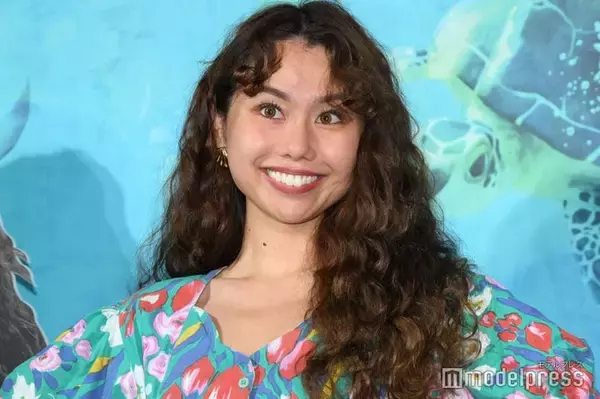 peco、7歳息子との海外ディズニー2ショット公開「身長差が微笑ましい」「2人ともお洒落」の声