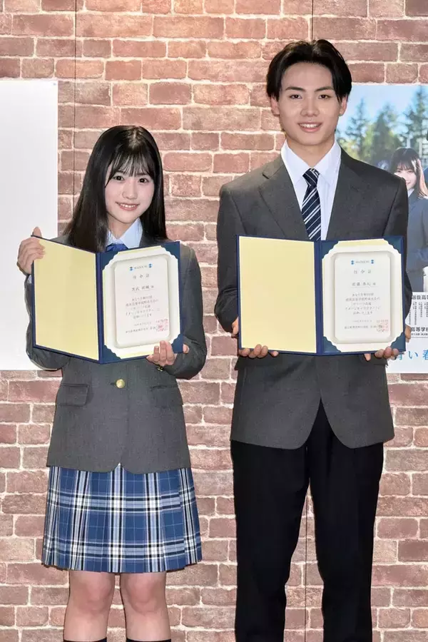 オスカー所属の黒氏萌楓＆佐藤泰心「センバツ応援イメージキャラクター」就任 人生初会見でキャッチボールも披露