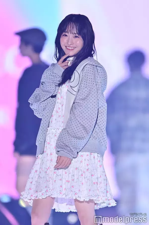 乃木坂46一ノ瀬美空、色白美脚際立つミニワンピ姿披露 “あざとポーズ”で観客の心鷲掴み【TGC2026 S/S】