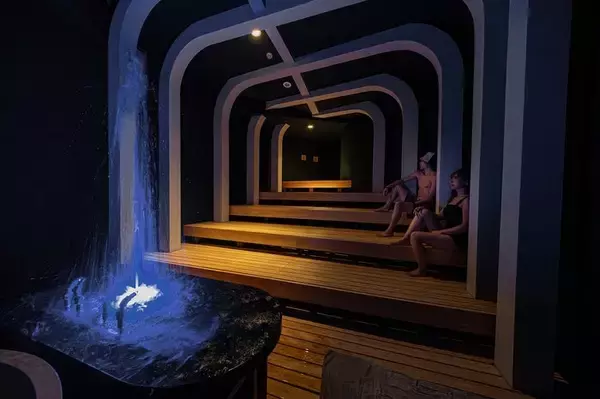 “鯨・イカ・唐津焼”のユニークなサウナを体験！佐賀「JIN6サウナ」水風呂で海に漂う浮遊感を