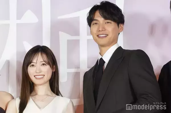 福士蒼汰＆福原遥、腕組みでジャパンプレミア登壇 福原は「初出し」の秘密告白【楓】