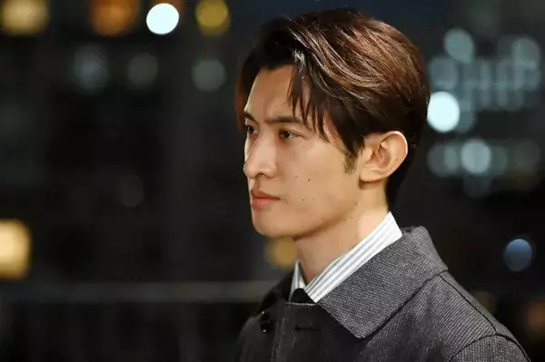 Snow Man向井康⼆「フェイクマミー」最終話で人気芸人と共演 劇中ポーズが話題「こっそりスーしてる？」「待ってました」