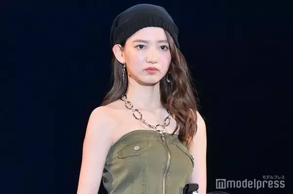 “奇跡の9頭身”黒木麗奈、股下83cmの美スタイルに驚きの声「体の半分以上が脚」「二度見した」