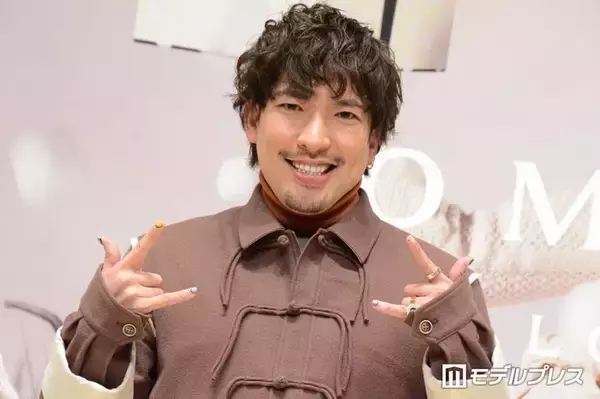 EXITりんたろー。＆本郷杏奈「もう4年目」子供達との結婚記念日ディナーショット公開「幸せな空間」「お子さんたちが大きくなってる」