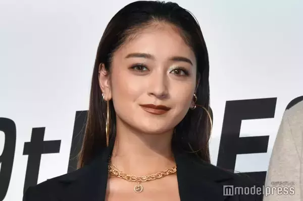 みちょぱ、荒野バックに美スタイル解放 誕生日フォトが話題「かっこよすぎ」「服と風景がマッチしている」