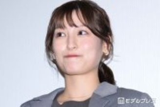 森高愛、ミニスカ着こなす街角ショットで美脚スラリ「スタイル異次元」「理想的」と反響