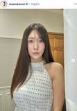 「“身長170cm”美人気象予報士、オフショル×ショート丈ボトムスで森林浴「引き締まった綺麗な脚」「脚長すぎてスタイル抜群」」の画像1