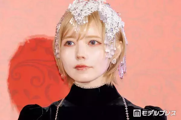 益若つばさ「髪の毛暗く長くしたよ！」雰囲気ガラリの新ヘアに反響「破壊力すごい」「美人度アップしてる」