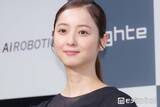 「佐々木希、ミニスカ制服姿に絶賛の声「似合いすぎてる」「清楚な雰囲気が素敵」」の画像1