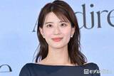 「日テレ郡司恭子アナ「バタバタしている朝の味方」大胆背中開きトップス姿に反響「透き通るような美肌」「綺麗めカジュアル参考にしたい」」の画像1