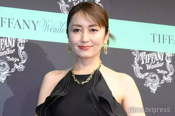 矢田亜希子、ヘアカットでイメチェン「髪の毛つやつや」「大人かっこいいコーデ」とファン絶賛