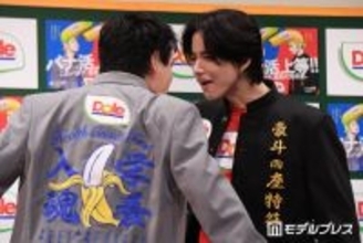 JO1佐藤景瑚＆豆原一成、学ラン姿で睨み合い 学生時代のエピソード明かす「ボタンは全部なかった」