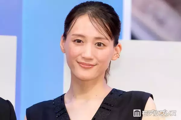 綾瀬はるか「ほとんどの男子が好き」親友が明かした中学時代のモテエピソード 男子生徒間で結ばれた“同盟”にスタジオどよめき