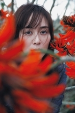 比嘉愛未、鮮烈な眼差し披露 初エッセイ集「またね。」収録カット公開