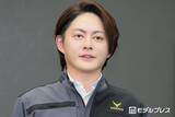 「元“青汁王子”三崎優太氏、てんちむと結婚発表後初の公の場 事故きっかけでバイク事業参入「後遺症と闘っています」」の画像1