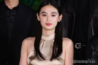 八木莉可子、美背中開放のノースリドレス姿「芸術作品のよう」「お肌が綺麗」の声