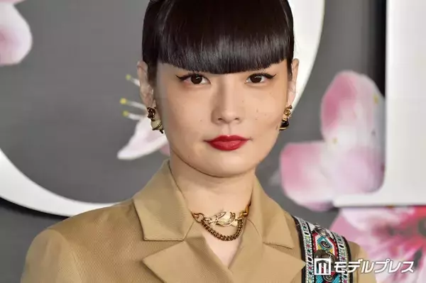 秋元梢、姪っ子顔出し沖縄旅行満喫ショット公開「笑顔がそっくり」「美女2人」の声