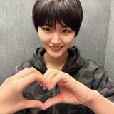 「櫻坂46山崎天、男装で“撮影者”井上梨名にファンサ「櫻撮」先行カット解禁」の画像1