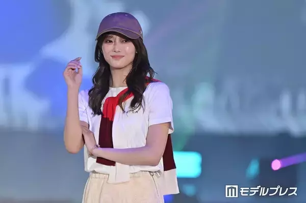 櫻坂46田村保乃、ロングスカートで大人っぽい雰囲気「お姉さん感溢れてる」「可愛すぎる」と絶賛の声【ガルアワ2026SS】