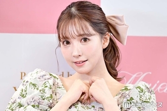 三上悠亜、TWICE国立ライブ“スタンド最前”で参加 美ウエスト際立つ参戦服に絶賛の声「スタイル抜群」「推し活楽しんでる姿も可愛すぎ」
