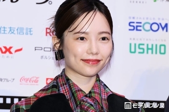 島崎遥香、前髪ぱっつんにチェンジ 美ウエストのぞくミニTコーデに「スタイル良すぎる」「雰囲気変わる」の声