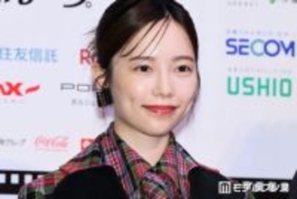 島崎遥香、前髪ぱっつんにチェンジ 美ウエストのぞくミニTコーデに「スタイル良すぎる」「雰囲気変わる」の声