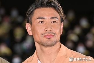 魔裟斗「気分はターザン」親子筋肉ショット公開「パパが最強すぎる」「2人とも筋肉凄い」の声