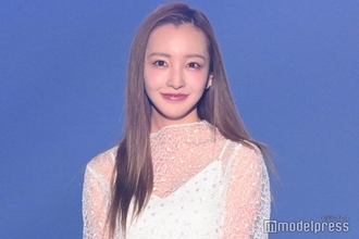 板野友美、シースルートップスで大人ガーリーな雰囲気 ファンサービスに会場沸く【TGCしずおか2026】