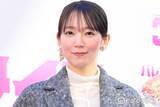 「吉岡里帆、“別人級”黒柳徹子風ヘアを披露「新鮮」「クオリティ高い」の声」の画像1