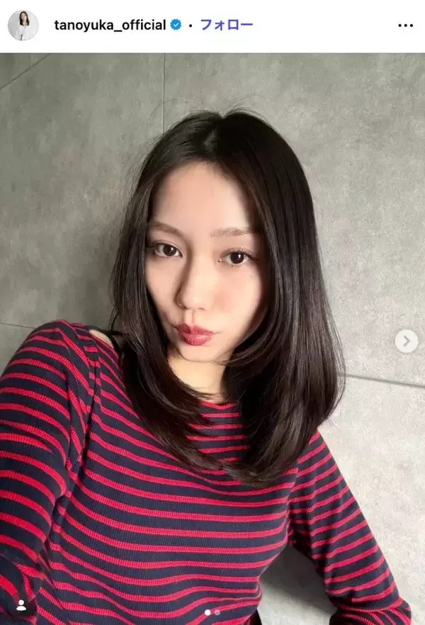 元AKB48メンバー、ミニスカからほっそり美脚披露「脚の長さ異次元」「眩しすぎる」と反響