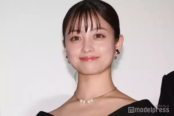 橋本環奈、金髪＆包帯姿オフショットに驚きの声「ギャル感増してる」「どんな姿でも可愛くて凄い」