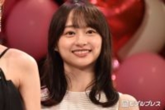 影山優佳、ワンピースから圧巻美脚輝く「スタイル抜群」「顔ほんのり赤くて可愛い」と反響