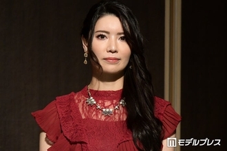 元AKB48倉持明日香、結婚発表 “婚姻届証人”との2ショット公開「快く引き受けてくださり」