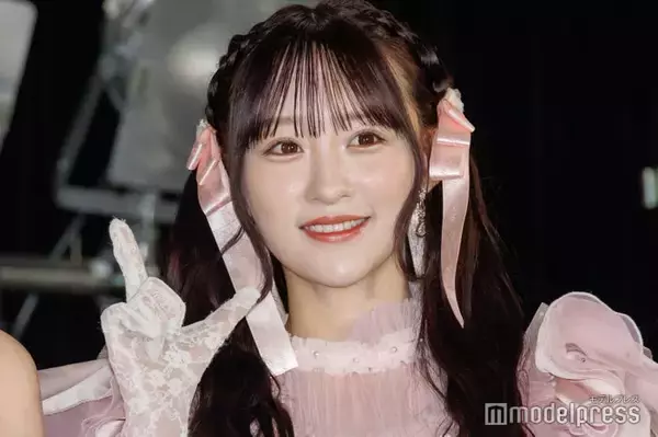 ＝LOVE音嶋莉沙、ミニ丈コートで美脚スラリ「失恋ショコラティエ」紗絵子風コーデに「リアルサエコさん」「あざと可愛くて最強」と反響