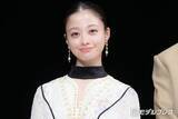 「橋本環奈、山崎賢人は「信に似ている」人柄を絶賛 関係性を家族に例えるなら？「一番年下なんですけど…」【「キングダム」シネマコンサート】」の画像1