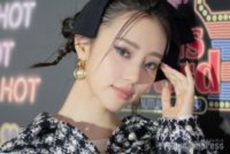 中町綾、タイで大胆肌見せ ベアトップミニワンピ姿に「女神」「憧れのスタイル」と反響