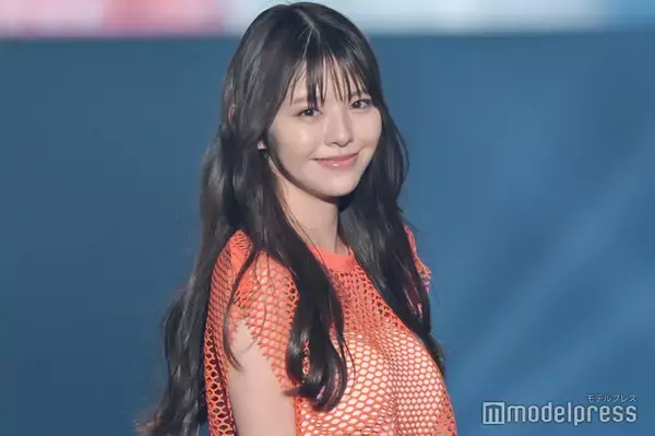 鈴木ゆうか、素肌際立つウエディングドレス姿に熱視線「透明感ハンパない」「美しすぎる」