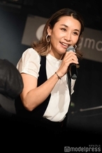 鈴木紗理奈、息子の16歳誕生日にモノクロ2ショット公開 “インターナショナル教育に全振り”も「高額な学費を払う為に仕事も頑張れた」