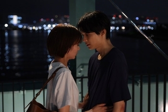 土ドラ「告白」爽太（松村北斗）＆麻里子（岡崎紗絵）がキス 25年の片想いが急展開