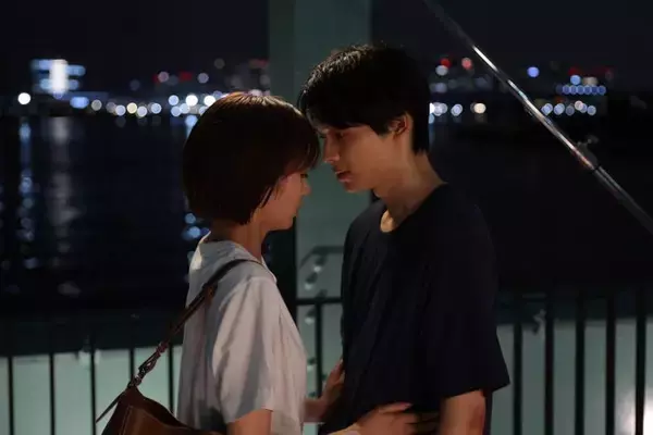 土ドラ「告白」爽太（松村北斗）＆麻里子（岡崎紗絵）がキス 25年の片想いが急展開