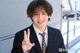 「「今日好き」今井暖大（はると）、姉＆妹との韓国プールショット披露「ビジュアル抜群」「たくましいアリエルで笑った」」の画像1